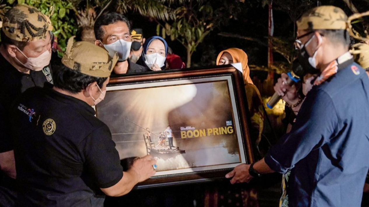 Miliki 155 Spesies Bambu, Kemenparekraf Apresiasi Desa wisata Boon Pring di Kabupaten Malang
            - galeri foto