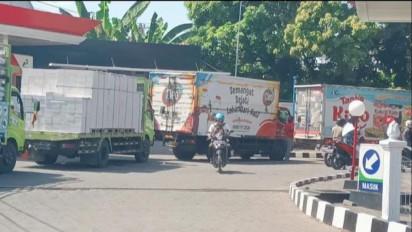 Tolong Pak Jokowi, Solar Langka di Bojonegoro Picu Antrean Panjang SPBU