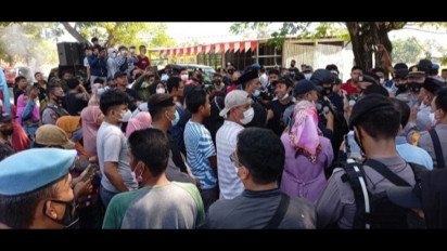 Ratusan Warga Kepung & segel Desa Bonto Kassi Takalar, Ada Apa?