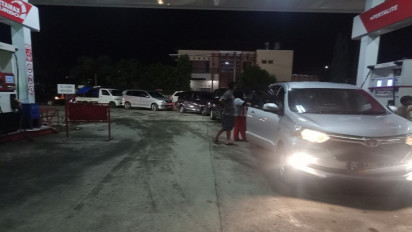 BBM Langka di Mamuju, Antrean Kendaraan Mengular Hingga 1 KM