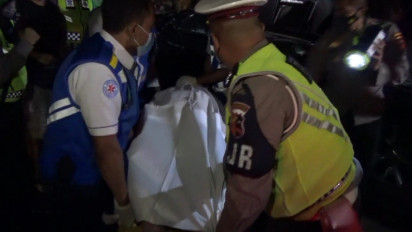 Tim Rescue Gunakan Dua Alat Berat Evakuasi Korban Terjepit Kecelakaan di Tol Cipularang