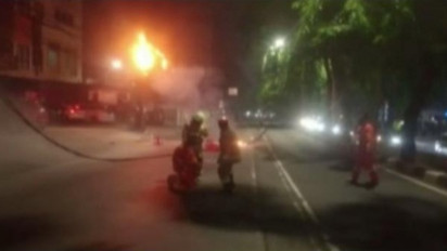 Kabel Semrawut di Kebayoran Lama Terbakar