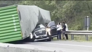 Truk Kontainer yang Terguling di Tol Purbaleunyi Sudah Berhasil di Evakuasi