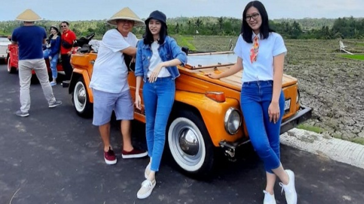 Asyik!! Wisata Keliling Desa dengan Mobil Antik
            - galeri foto