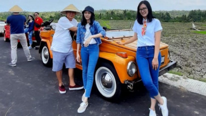 Asyik!! Wisata Keliling Desa dengan Mobil Antik