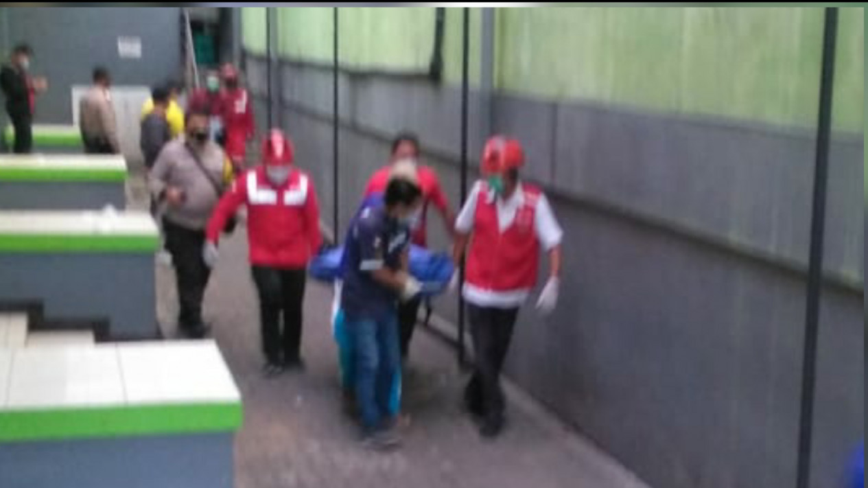 Tukang Bakso Ditemukan Tewas Gantung Diri
            - galeri foto