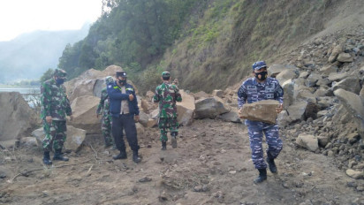 Bergerak Cepat, Tim Aksi Tanggap Darurat TNI AL Bantu Korban Gempa