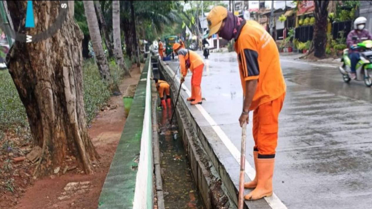 BMKG Ingatkan Waspadai Hujan Disertai Petir di Tiga Wilayah Jakarta Pada Rabu Siang
            - galeri foto