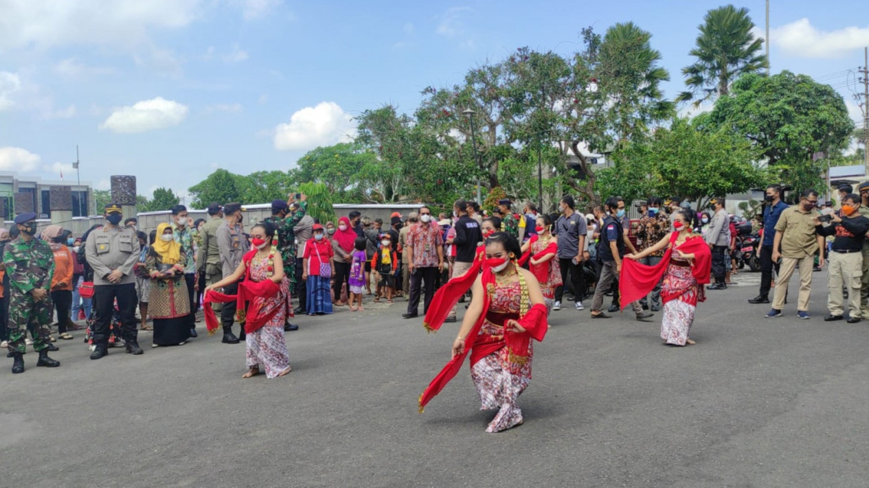 Hore, Ujicoba New Normal Berhasil, Panggung Kesenian Dibuka
            - galeri foto