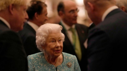 Batal ke Irlandia Utara, Ratu Elizabeth Sakit?