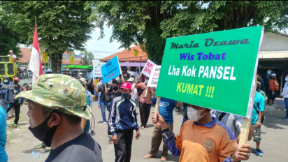 Massa Buruh Protes Pelantikan Direktur Baru PDP Kahyangan