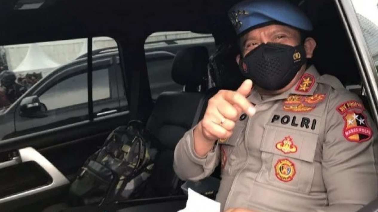 Diduga Pacaran Pakai Mobil Dinas, Bripda AB Terancam Ditahan dan Dicopot
            - galeri foto