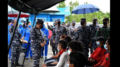 Koarmada III TNI AL Gelar Serbuan Vaksinasi Maritim di Wilker Lanal Timika