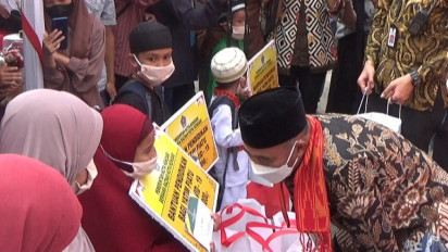 Hore! Puluhan Anak Yatim Piatu Covid-19 di Kendari Dapat Bantuan Uang Tunai