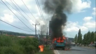 Mobil Angkot di Kendari Terbakar, Uang Tunai Rp 7 Juta Ikut Hangus