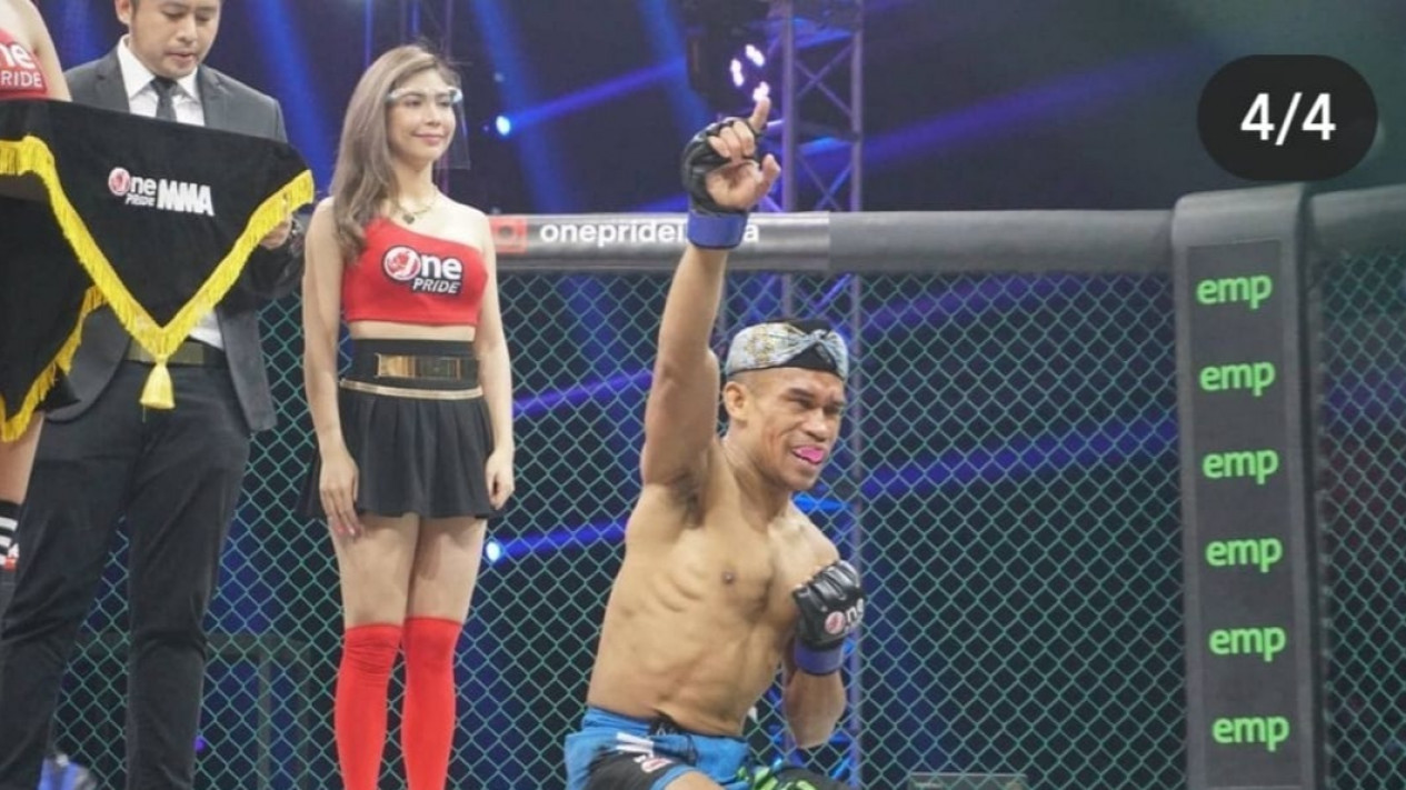 Boom, Javier Van Theola Jatuhkan Galih Tornado
            - galeri foto