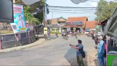Pembalap Sepeda "Bablas" di Tikungan Simana Lagi
