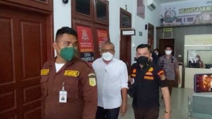 Jadi Tersangka Korupsi Dana Hibah, Sekretaris KPU Serdangbedagai Resmi Ditahan