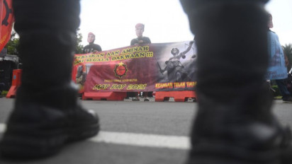 Ribuan Aparat Kawal Aksi Buruh di Istana Kepresidenan