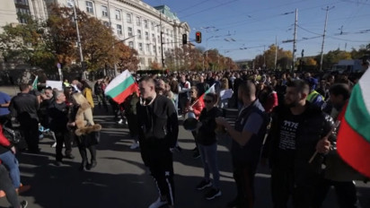 Ribuan Warga Bulgari Gelar Aksi Tolak Kebijakan Surat Keterangan Sehat