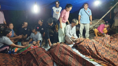 Longsor di Tambang Emas, Jasad Para Penambang Diambil Keluarga