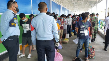 Duh, Tiga TKI Dideportasi dari Malaysia Positif Covid-19