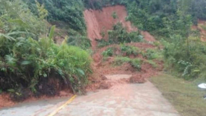 Longsor Tutup Jalan Nasional Mamuju-Mamasa