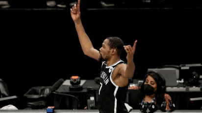 Kevin Durant Didenda Rp355 Juta Usai Lempar Bola ke Tribun