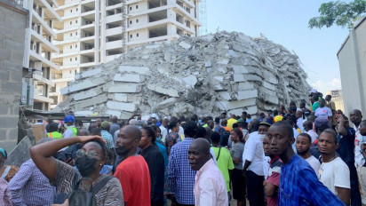 100 Pekerja Tertimbun Bangunan Runtuh di Nigeria