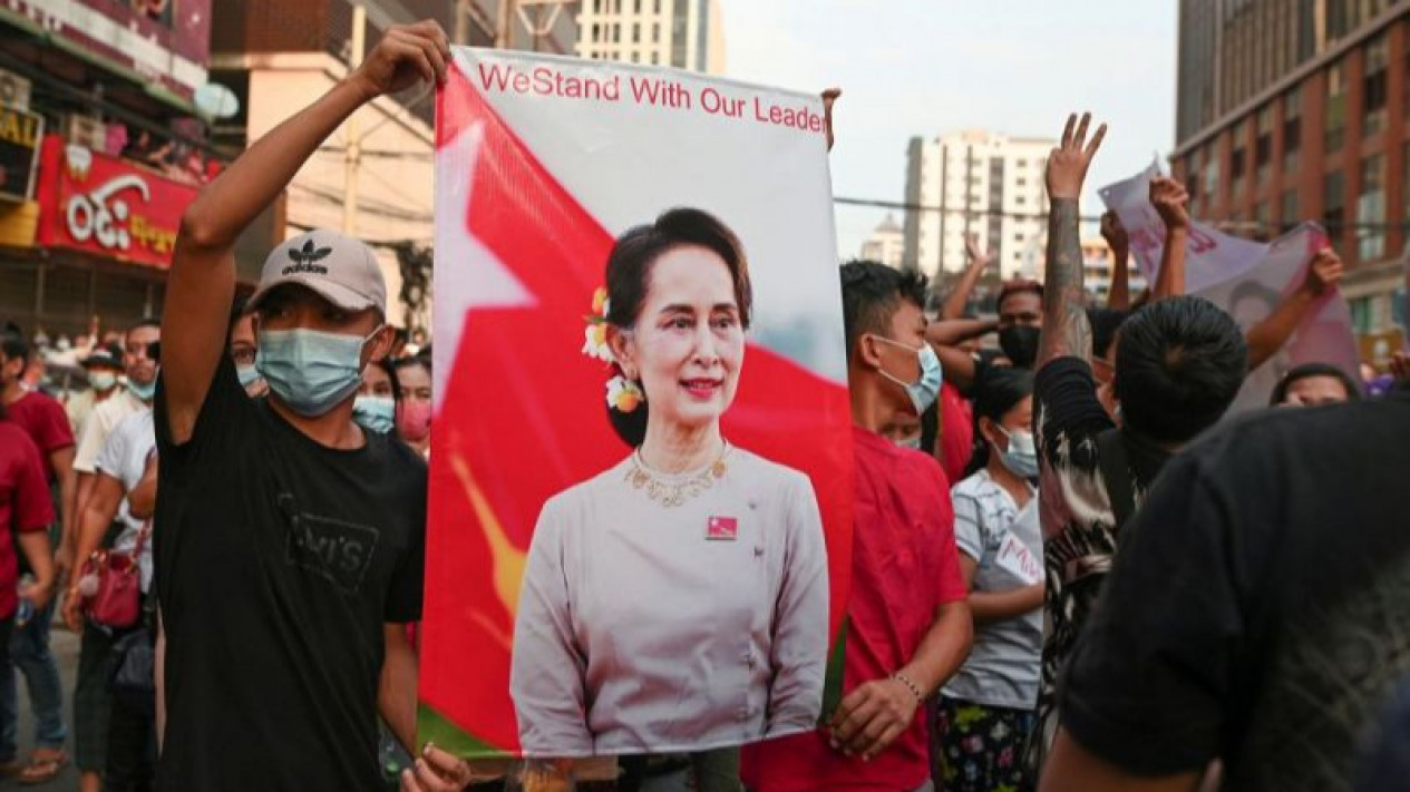 Militer Myanmar Tak Izinkan Utusan ASEAN Bertemu Aung San Suu Kyi di Penjara
            - galeri foto