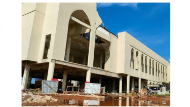 Cuaca Ekstrem, Atap Gedung Aula Embarkasi Haji Indramayu Roboh