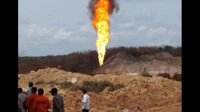 Empat Pekan Terbakar, Kobaran Api di Sumur Minyak Ilegal di Muba Hingga 30 Meter