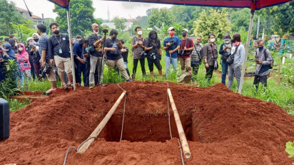 Sehidup Semati, Vanessa Angel dan Bibi Dimakamkan di Satu Liang Lahat