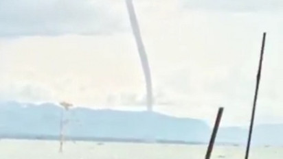 Penampakan Angin Puting Beliung Di Atas Danau Tempe