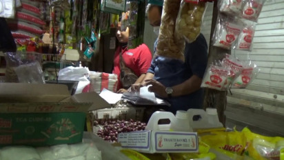 Pedagang dan Konsumen di Gunungkidul DIY Keluhkan Harga Minyak Goreng yang Melambung