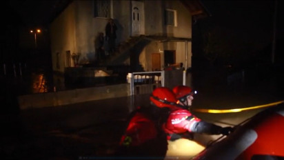 Tim SAR Masih Lakukan Operasi Penyelamatan Warga yang Terjebak Banjir di Sarajevo