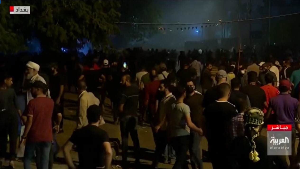 Massa Pendukung Milisi Syiah Bentrok dengan Polisi Irak
            - galeri foto