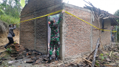 Lupa Matikan Tungku Api Usai Memasak, Rumah Janda Tua Ludes Terbakar