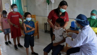 Kemenkes: Anak Usia 6-11 Tahun Akan Divaksin Covid-19 di Sekolah, Orang Tua Diminta Menyiapkan NIK