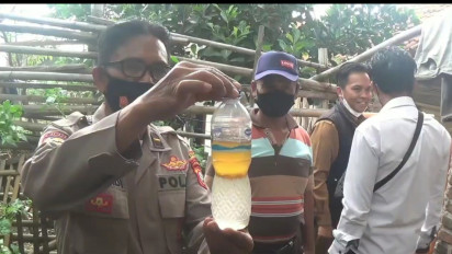 Heboh Air Sumur Rumah warga di Sumedang Mengandung Minyak
