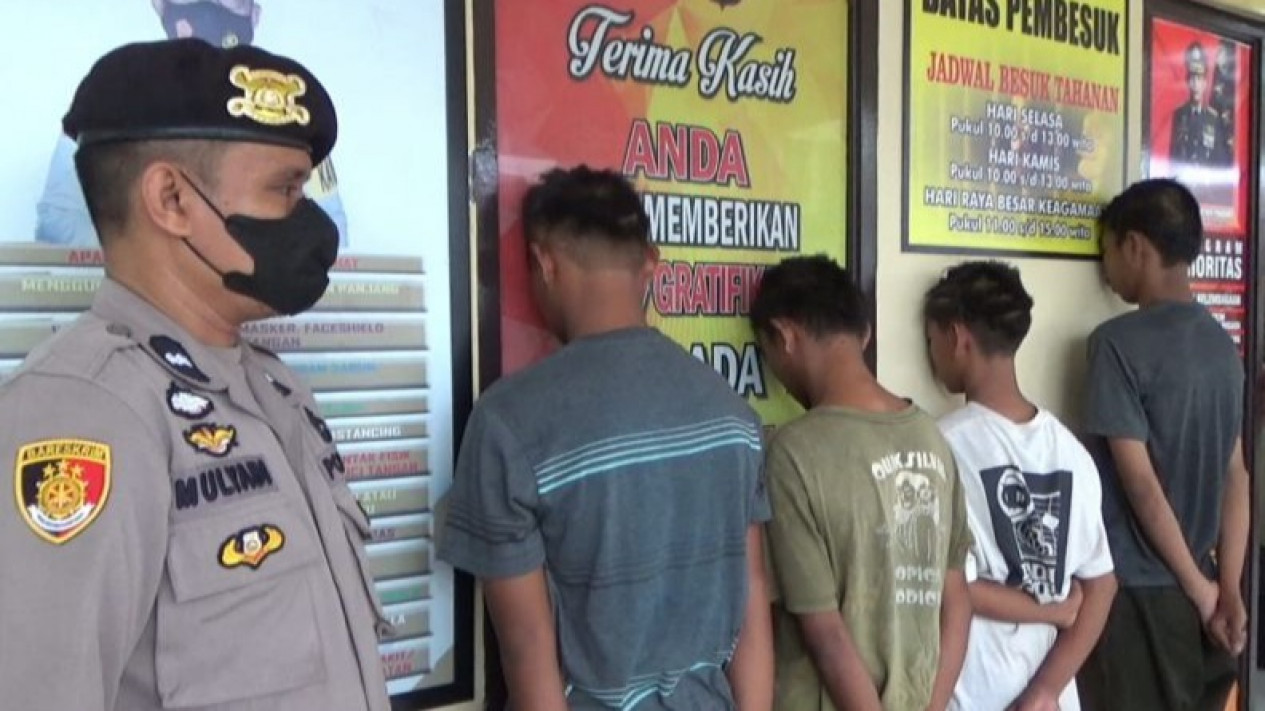 Pelaku Begal Bermotif Layanan Aplikasi Kencan Ditangkap Polisi
            - galeri foto