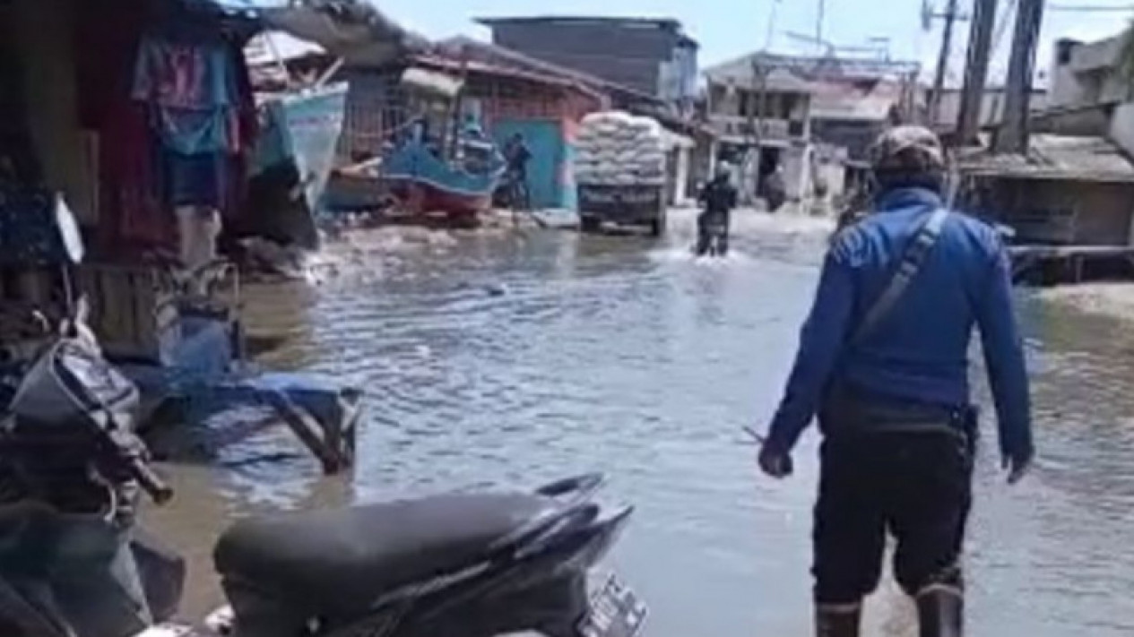 Banjir Rob Rendam Tiga RW di Dadap Tangerang
            - galeri foto