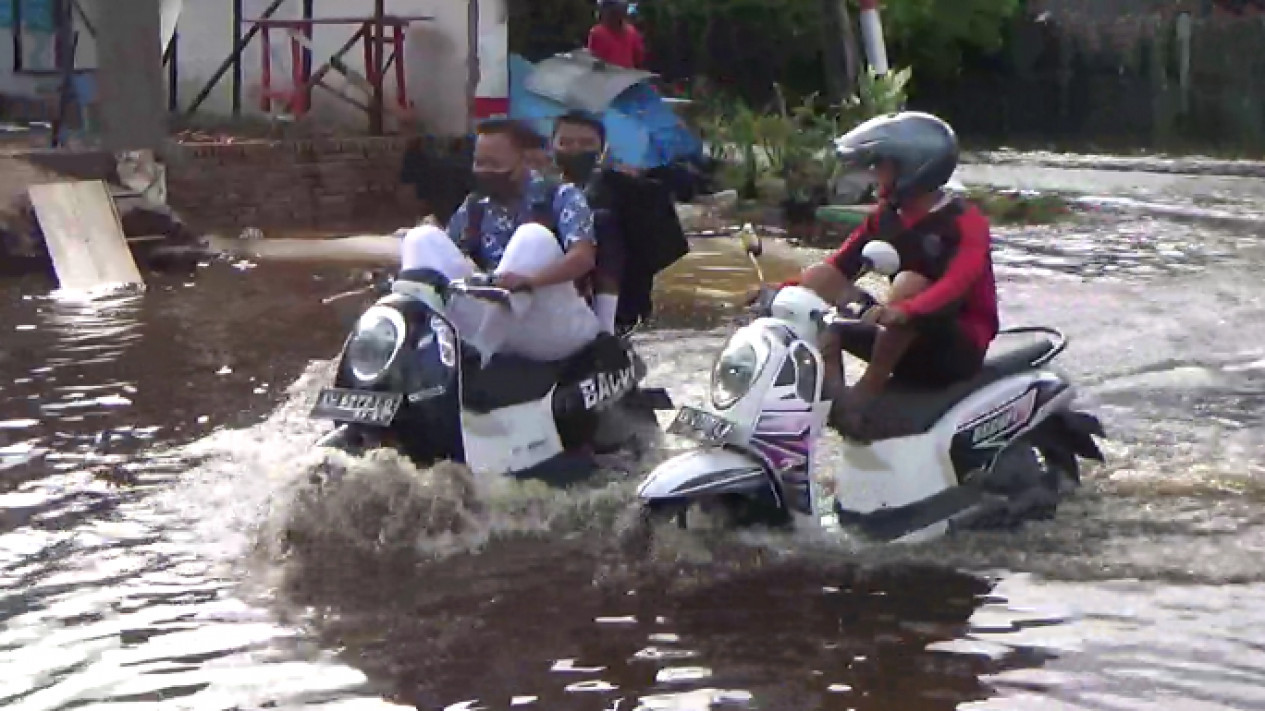 Satu Malam Diguyur Hujan Lebat, Sejumlah Kawasan di Sampit Terendam Banjir
            - galeri foto