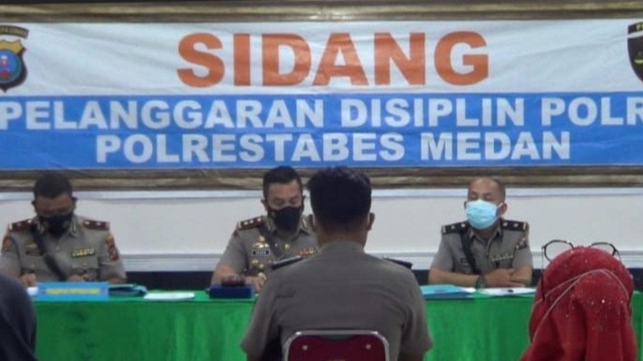 Peras dan Cabuli Istri TSK, 6 Personil Polsek Kutalimbaru Jalani Sidang Kode Etik
            - galeri foto