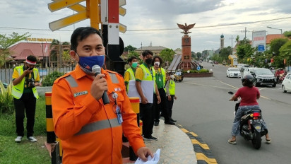 PT KAI Daop 7 Madiun Sosialisasi Keselamatan Berkendara di Perlintasan Kereta Api
