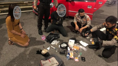 3 ABG Wanita Dan 4 Pria Digerebek Polisi Di Jembatan Emas Pangkalpinang, Polisi Temukan Sejumlah Paket Sabu