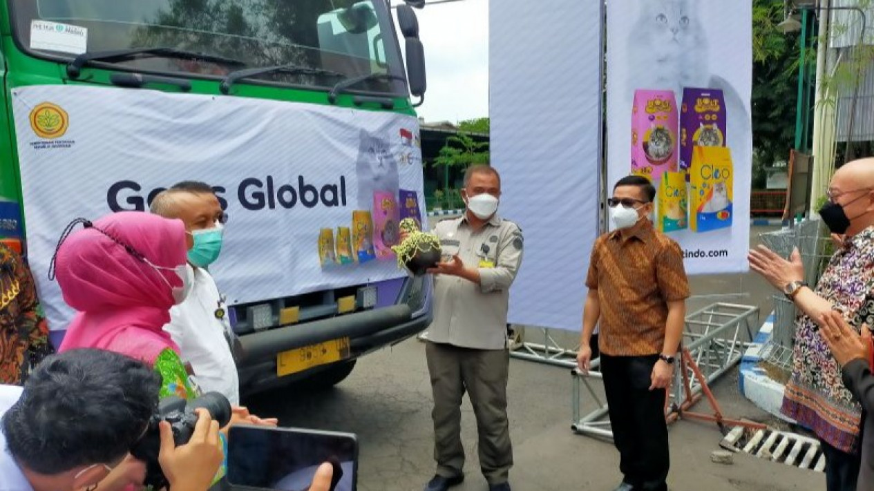 Kementan Lepas Ekspor Perdana Pakan Hewan Peliharaan ke Brunei Darussalam
            - galeri foto