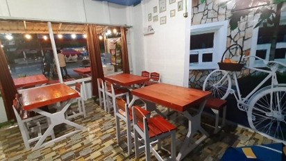 Dua Warga Di Kendari Sulap Limbah Kayu Jadi Benda Bernilai Ekonomi