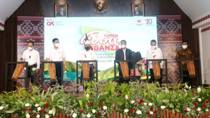 Berkunjung ke Danau Toba, Menko Marves Resmikan Gernas BBI UMKM Toba Vaganza 2021