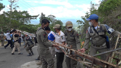 Dianggap Meresahkan Wisatawan, Portal Menuju Objek Wisata Patung Yesus Tana Toraja Dibongkar Paksa Satpol PP